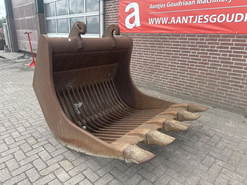 CW 40 - Godet pour Pelle: photos 2 CW 40 - Godet pour Pelle: photos 2