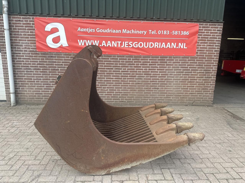 CW 40 - Godet pour Pelle: photos 1 CW 40 - Godet pour Pelle: photos 1