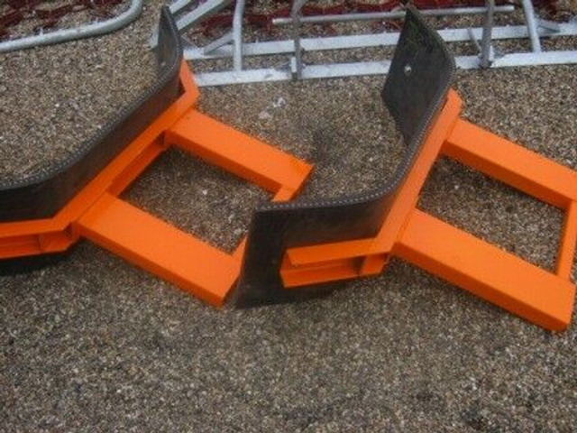 Rubberschuif met lepelinsteek - Lame à neige: photos 1 Rubberschuif met lepelinsteek - Lame à neige: photos 1