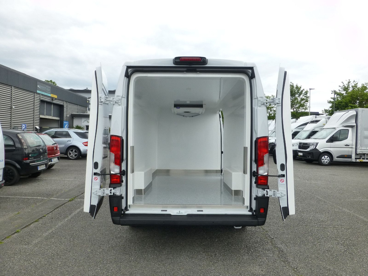 Utilitaire frigorifique Peugeot Boxer Kühlkastenwagen Carrier Xarios 300 GH Navi: photos 9