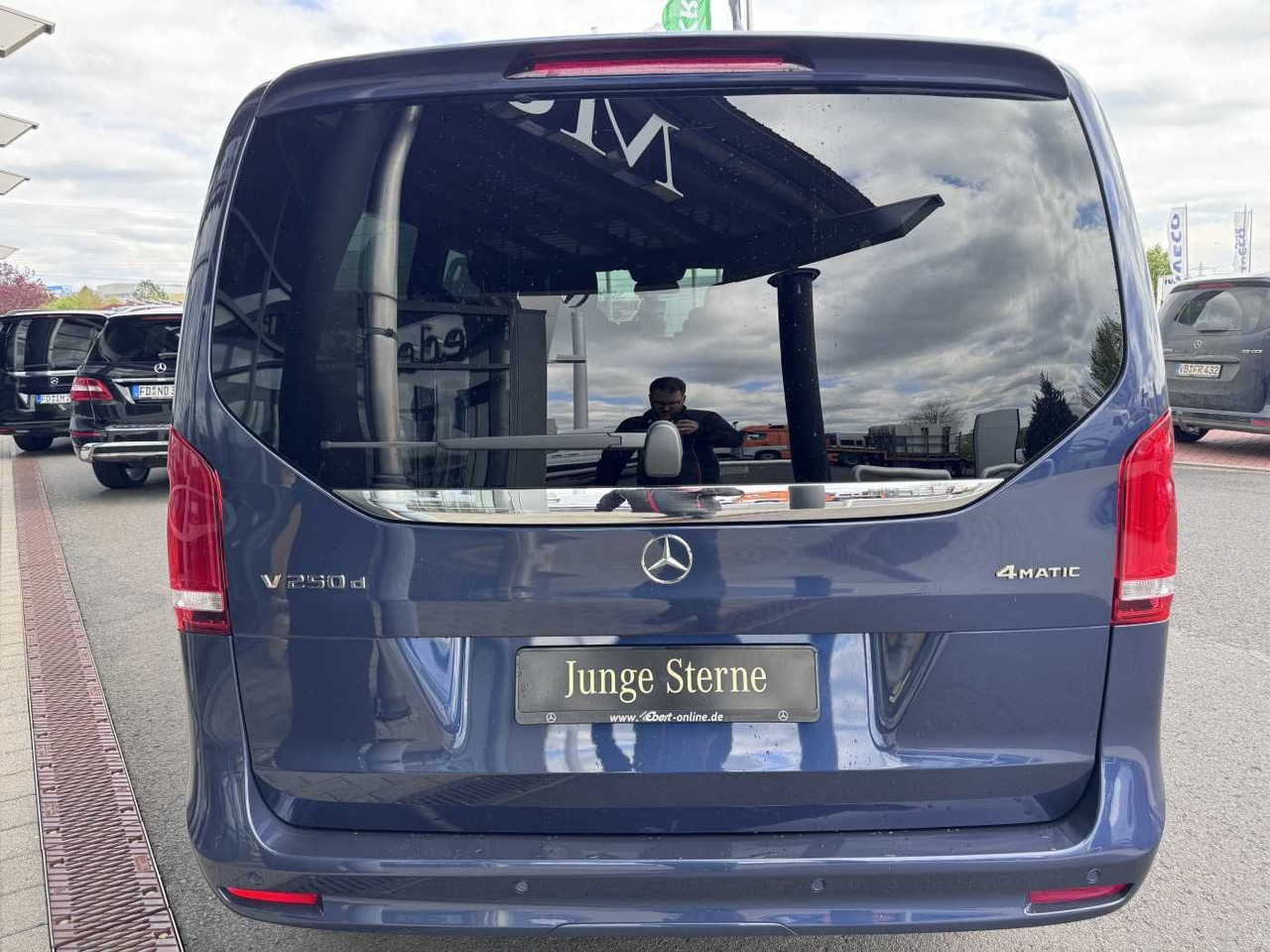 Mercedes-Benz V 250 d EDITION 4MATIC AMG DISTRONIC AHK Tisch - Autre matériel: photos 5 Mercedes-Benz V 250 d EDITION 4MATIC AMG DISTRONIC AHK Tisch - Autre matériel: photos 5