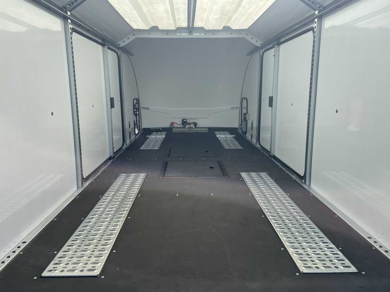 Brian James Race Transporter 7 / 6,16 m 3.500 kg - Remorque porte-voitures: photos 4 Brian James Race Transporter 7 / 6,16 m 3.500 kg - Remorque porte-voitures: photos 4