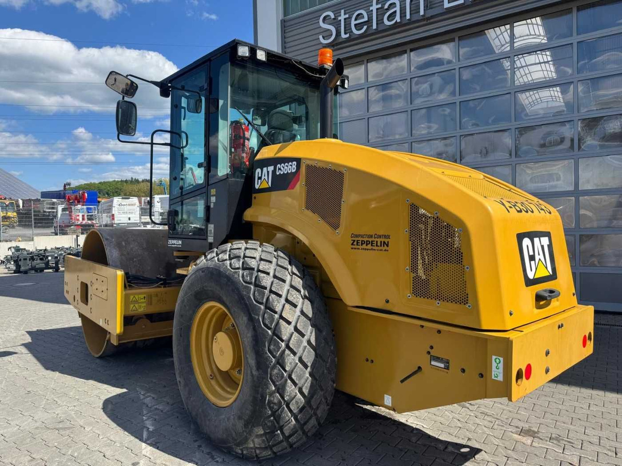 Compacteur à pieds de mouton/ Monocylindre CAT CS66B / 2017 / nur 83h! / Klima / neuwertig!: photos 6