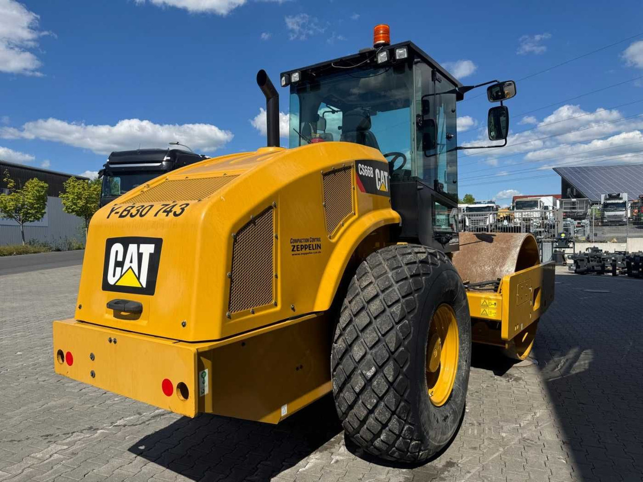 Compacteur à pieds de mouton/ Monocylindre CAT CS66B / 2017 / nur 83h! / Klima / neuwertig!: photos 7