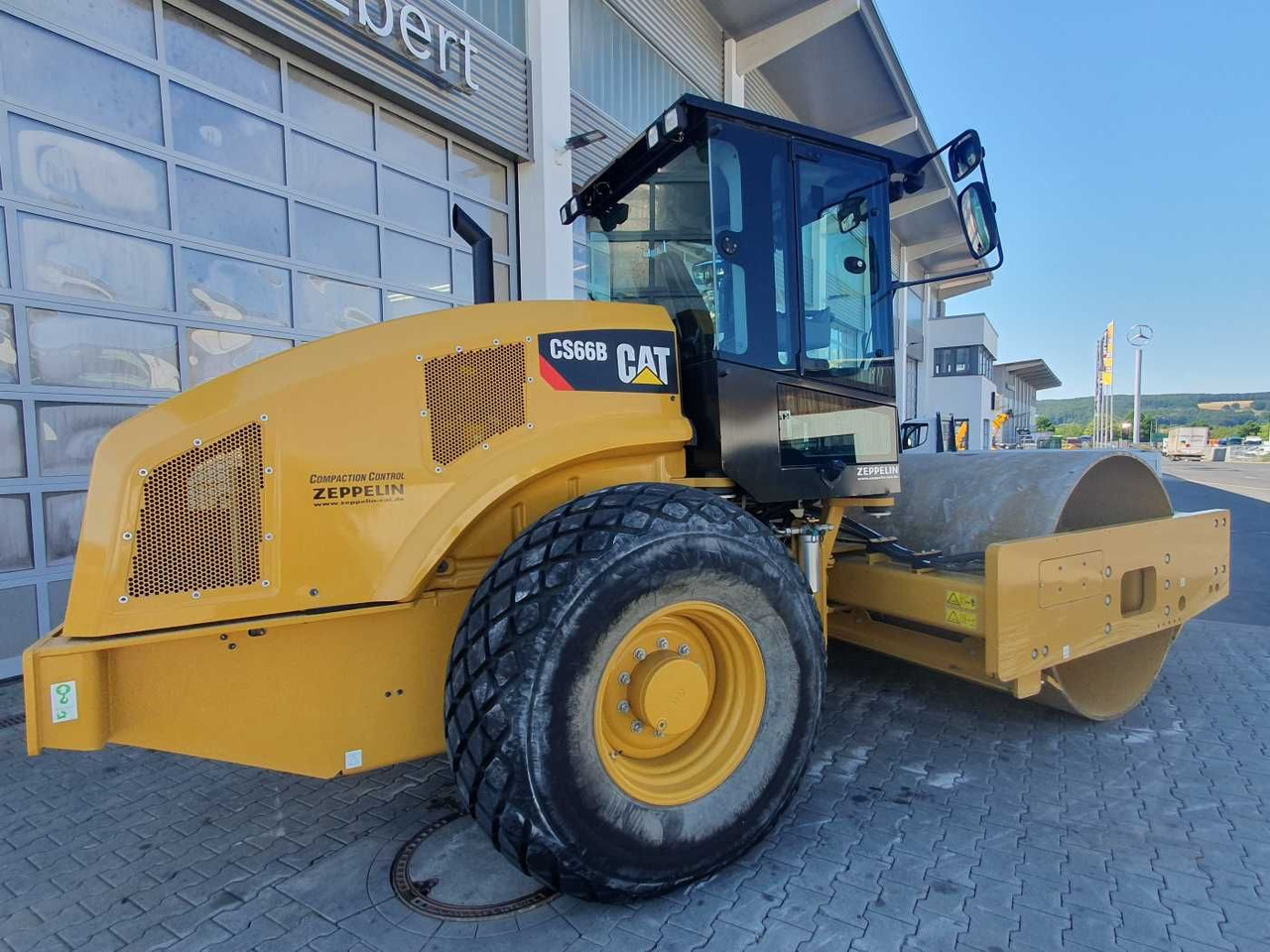CAT CS66B Walzenzug / 2017 / nur 630h! / Klima - Compacteur à pieds de mouton/ Monocylindre: photos 2 CAT CS66B Walzenzug / 2017 / nur 630h! / Klima - Compacteur à pieds de mouton/ Monocylindre: photos 2