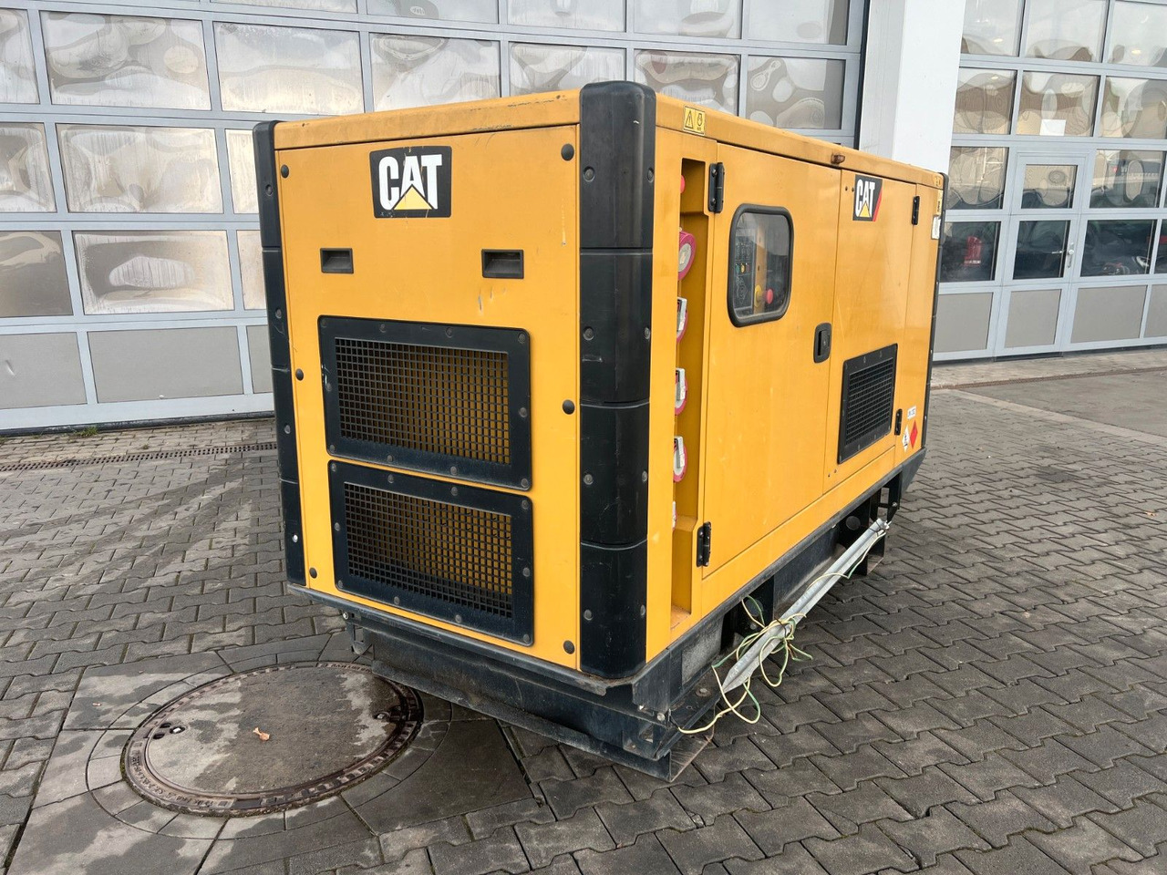 CAT DE110E2 Stromerzeuger / 100KVA / 2016 / 16.703h - Groupe électrogène: photos 3 CAT DE110E2 Stromerzeuger / 100KVA / 2016 / 16.703h - Groupe électrogène: photos 3