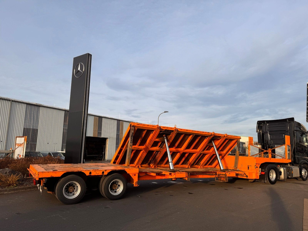 Dinkel DSAFA 36000 Schräglader/Tieflader 2x Lenkachse - Semi-remorque surbaissé: photos 1 Dinkel DSAFA 36000 Schräglader/Tieflader 2x Lenkachse - Semi-remorque surbaissé: photos 1