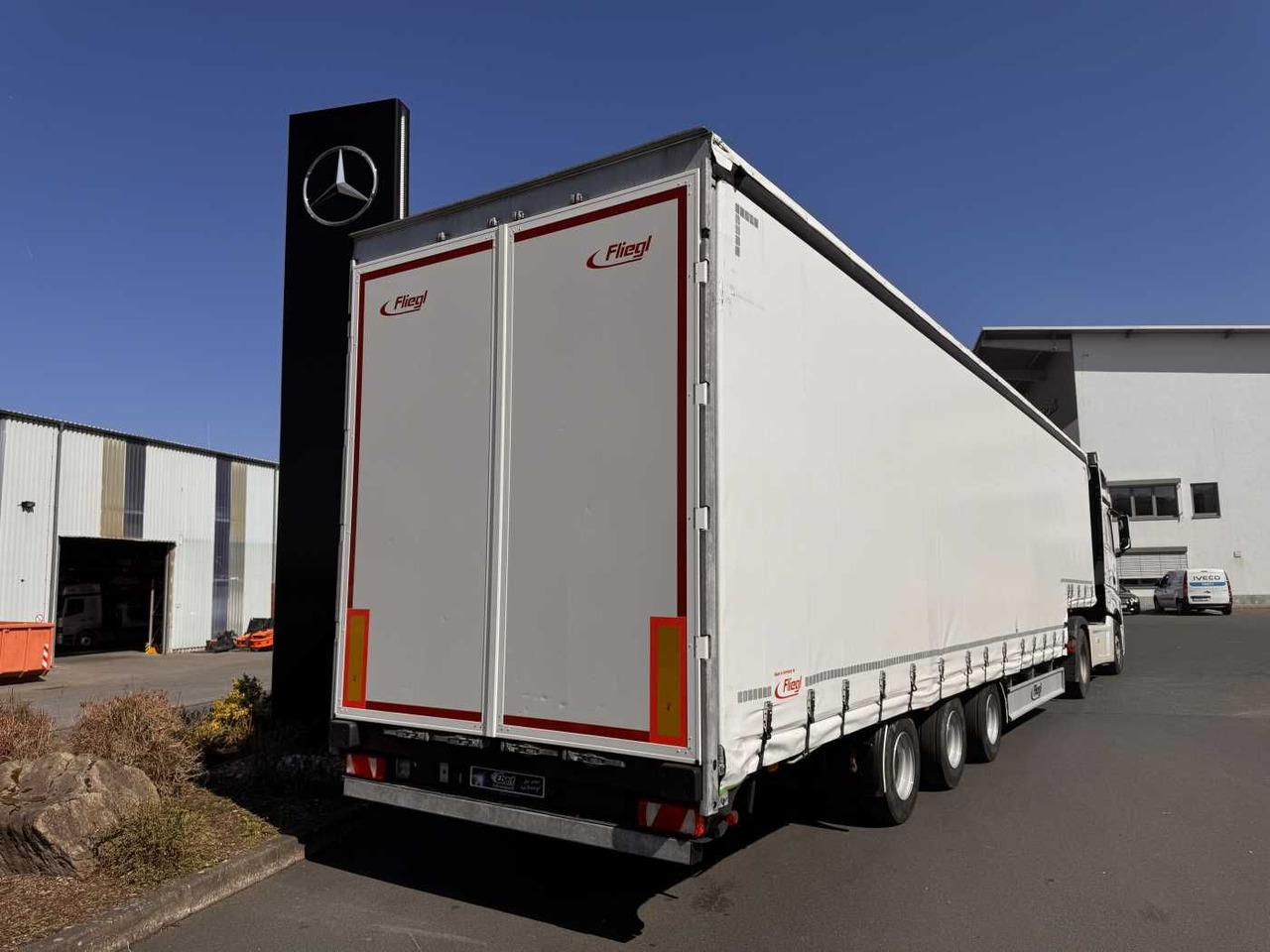 Fliegl SDS 350 Schiebeplane+Verdeck XL SAF 20.900Km - Semi-remorque surbaissé: photos 5 Fliegl SDS 350 Schiebeplane+Verdeck XL SAF 20.900Km - Semi-remorque surbaissé: photos 5