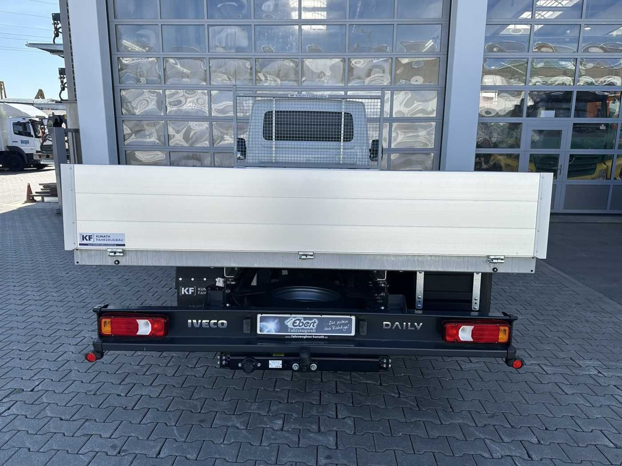 Iveco 60C16H 3.0L *R4.350mm*AHK*3-Sitze*Klima* - Utilitaire plateau: photos 3 Iveco 60C16H 3.0L *R4.350mm*AHK*3-Sitze*Klima* - Utilitaire plateau: photos 3