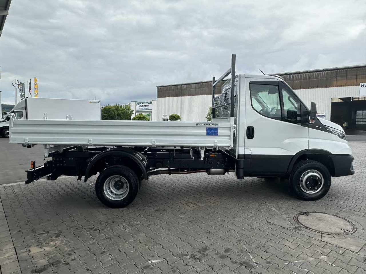 Iveco 70C18H 3-S.-Kipper Meiller *R3.450mm*2xAHK* - Utilitaire benne: photos 4 Iveco 70C18H 3-S.-Kipper Meiller *R3.450mm*2xAHK* - Utilitaire benne: photos 4