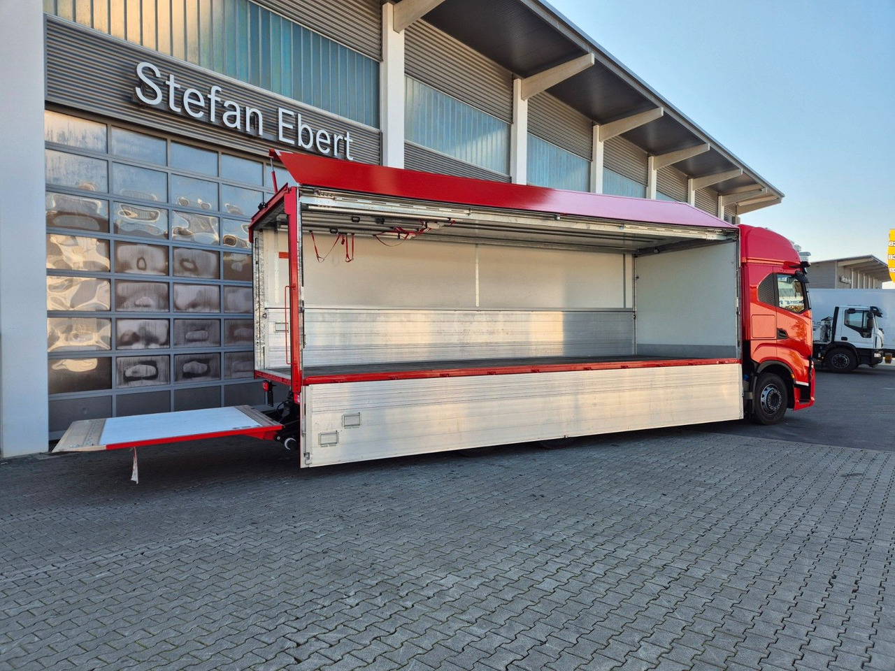 Camion pour le transport de boissons Iveco AS260S50Y/FS Schwenkwand LBW 2xAHK CAM Intarder: photos 36