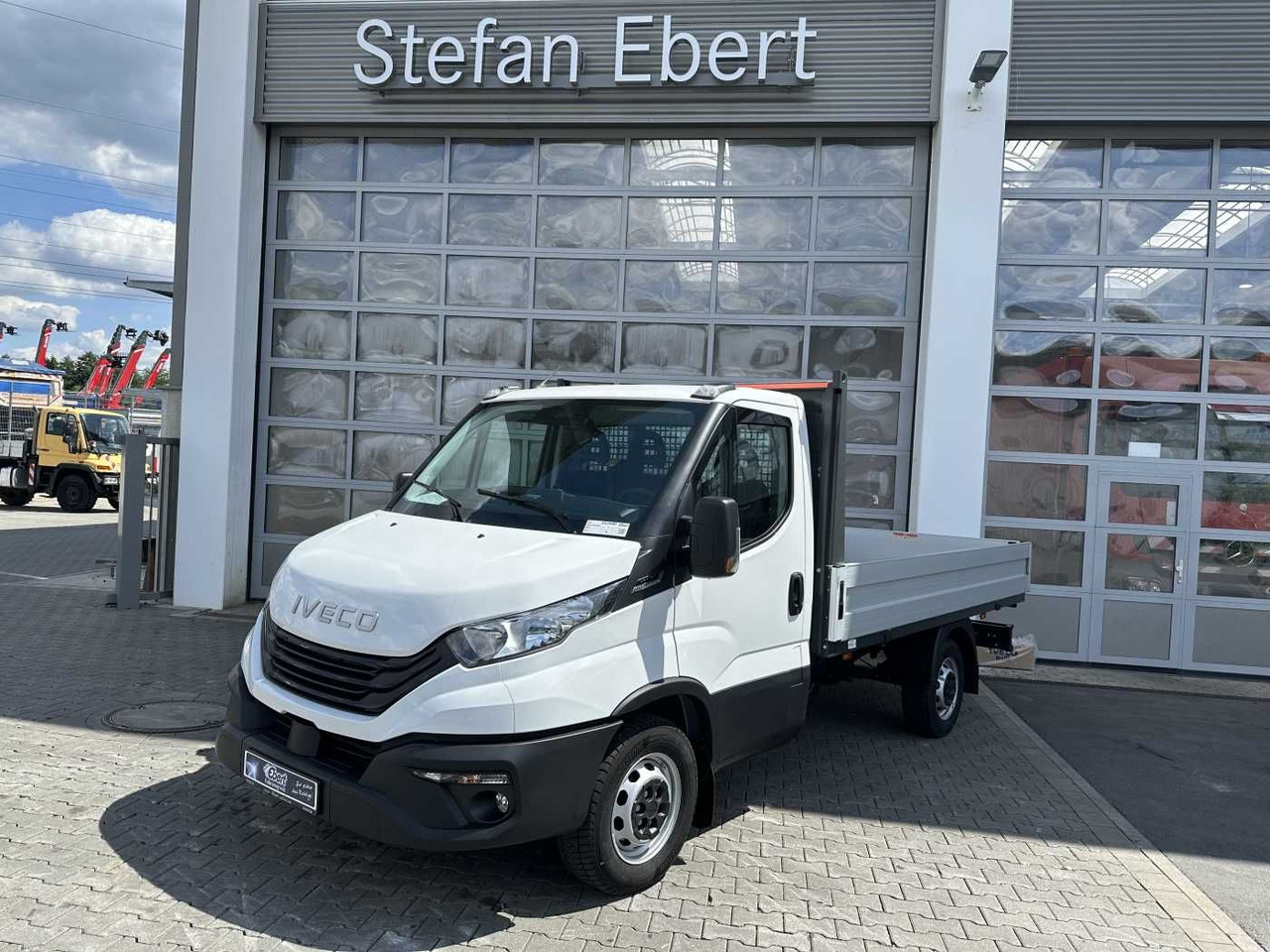 Iveco Daily 35S16 A8 Pritsche *R3.450mm*AHK*Automatik* - Utilitaire plateau: photos 1 Iveco Daily 35S16 A8 Pritsche *R3.450mm*AHK*Automatik* - Utilitaire plateau: photos 1