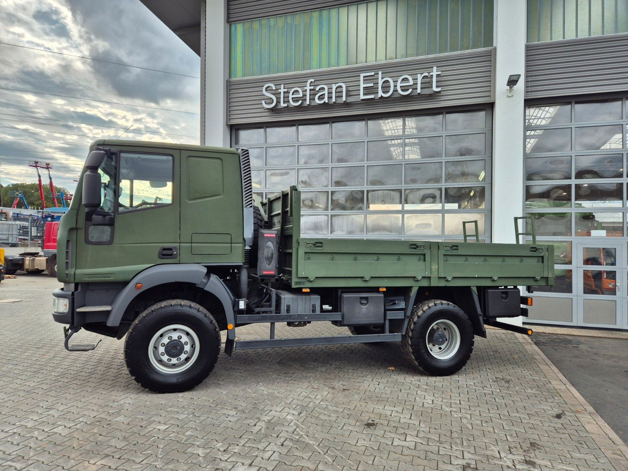 Iveco Eurocargo ML100E22WM-BW 4x4 Pritsche L-Haus Bett - Camion plateau: photos 5 Iveco Eurocargo ML100E22WM-BW 4x4 Pritsche L-Haus Bett - Camion plateau: photos 5