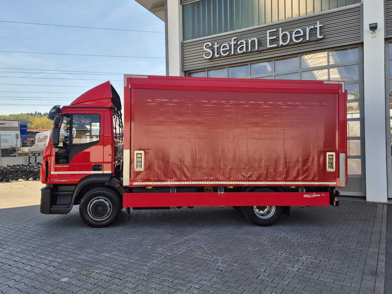 Iveco Eurocargo ML140E25/P Schiebeplanen LBW 1.500kg - Camion pour le transport de boissons: photos 4 Iveco Eurocargo ML140E25/P Schiebeplanen LBW 1.500kg - Camion pour le transport de boissons: photos 4