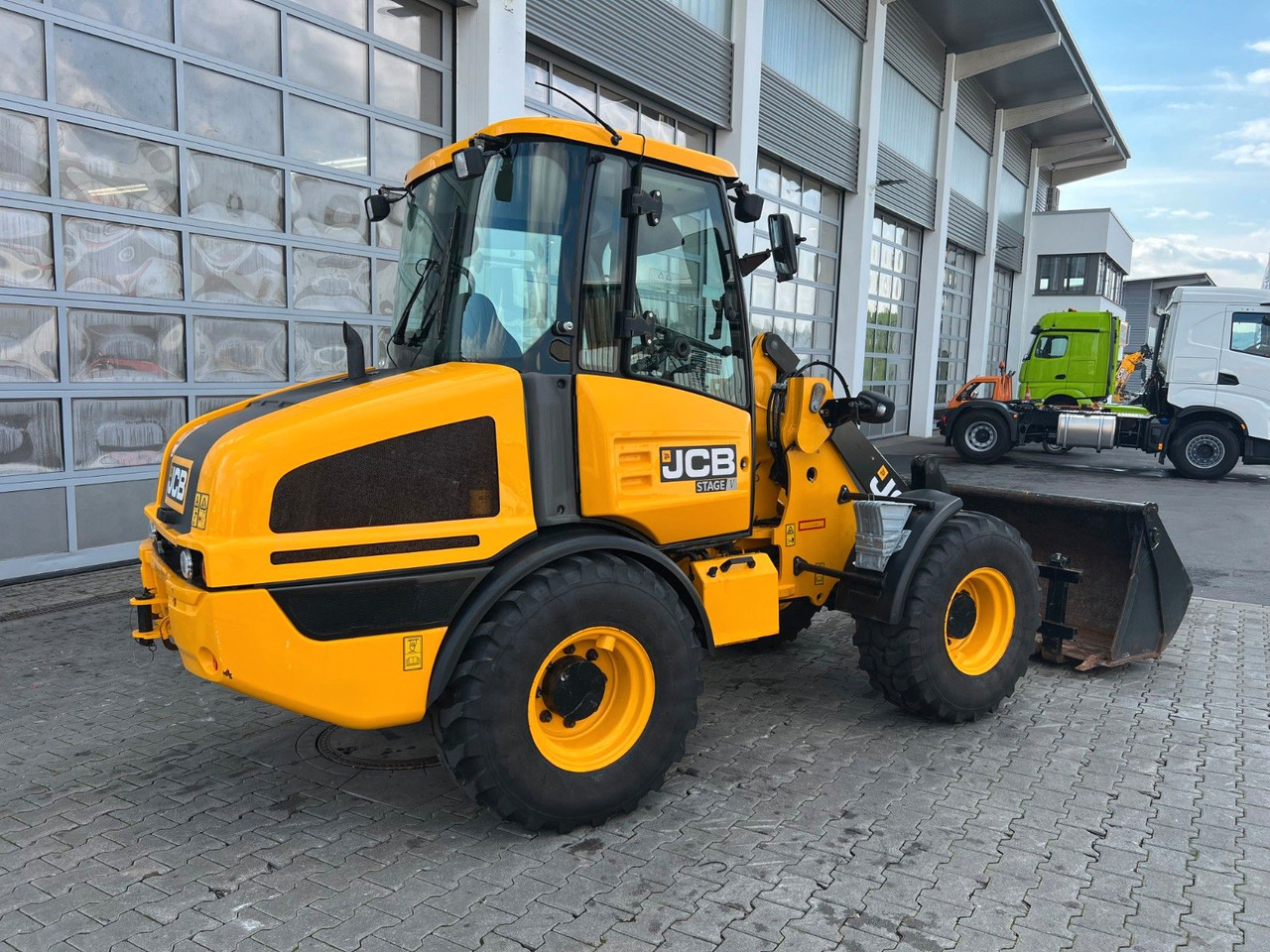 JCB 407 SV / nur 268h! / Klappschaufel & Gabel - Chargeuse sur pneus: photos 3 JCB 407 SV / nur 268h! / Klappschaufel & Gabel - Chargeuse sur pneus: photos 3