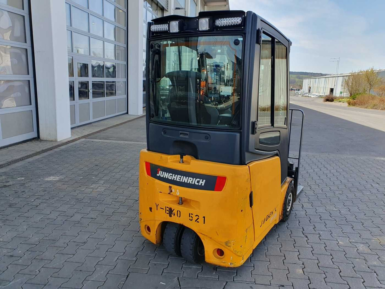 Jungheinrich EFG 215 / Triplex: 4.35m! / SS / nur 2.054h! - Chariot élévateur électrique: photos 4 Jungheinrich EFG 215 / Triplex: 4.35m! / SS / nur 2.054h! - Chariot élévateur électrique: photos 4
