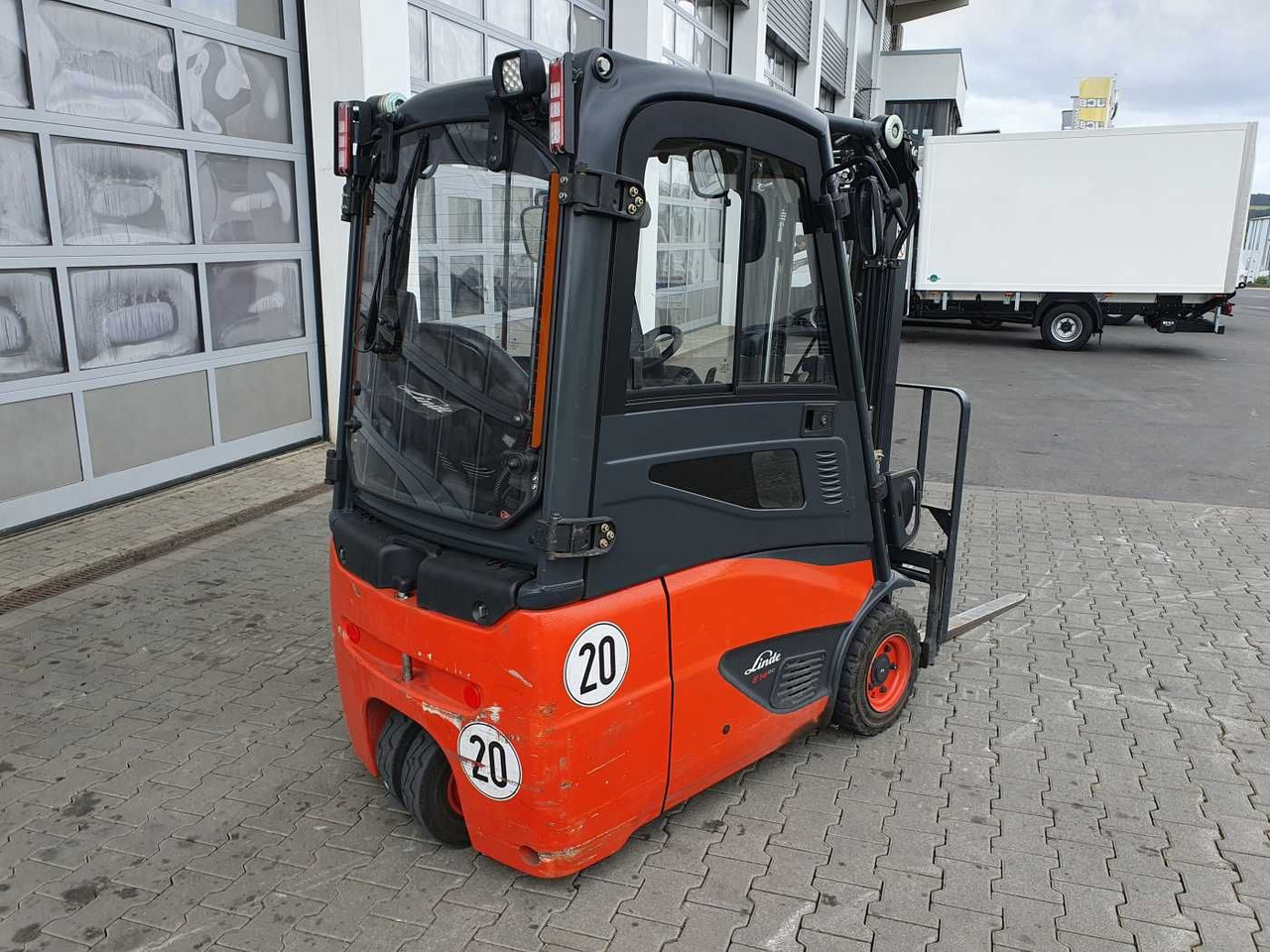 Linde E14 - 02 / Triplex: 4.00m! / SS / nur 2.119h! - Chariot élévateur électrique: photos 4 Linde E14 - 02 / Triplex: 4.00m! / SS / nur 2.119h! - Chariot élévateur électrique: photos 4