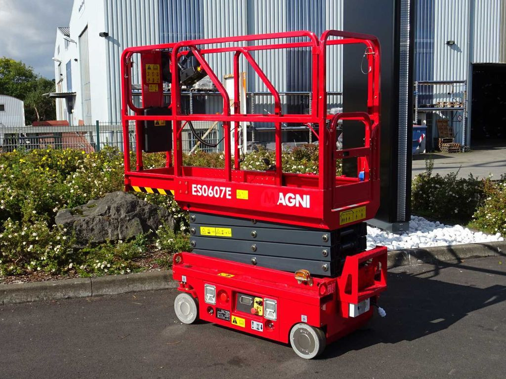 Magni ES0607E Scherenbühne // 5.6m Arbeitshöhe - Nacelle ciseaux: photos 3 Magni ES0607E Scherenbühne // 5.6m Arbeitshöhe - Nacelle ciseaux: photos 3
