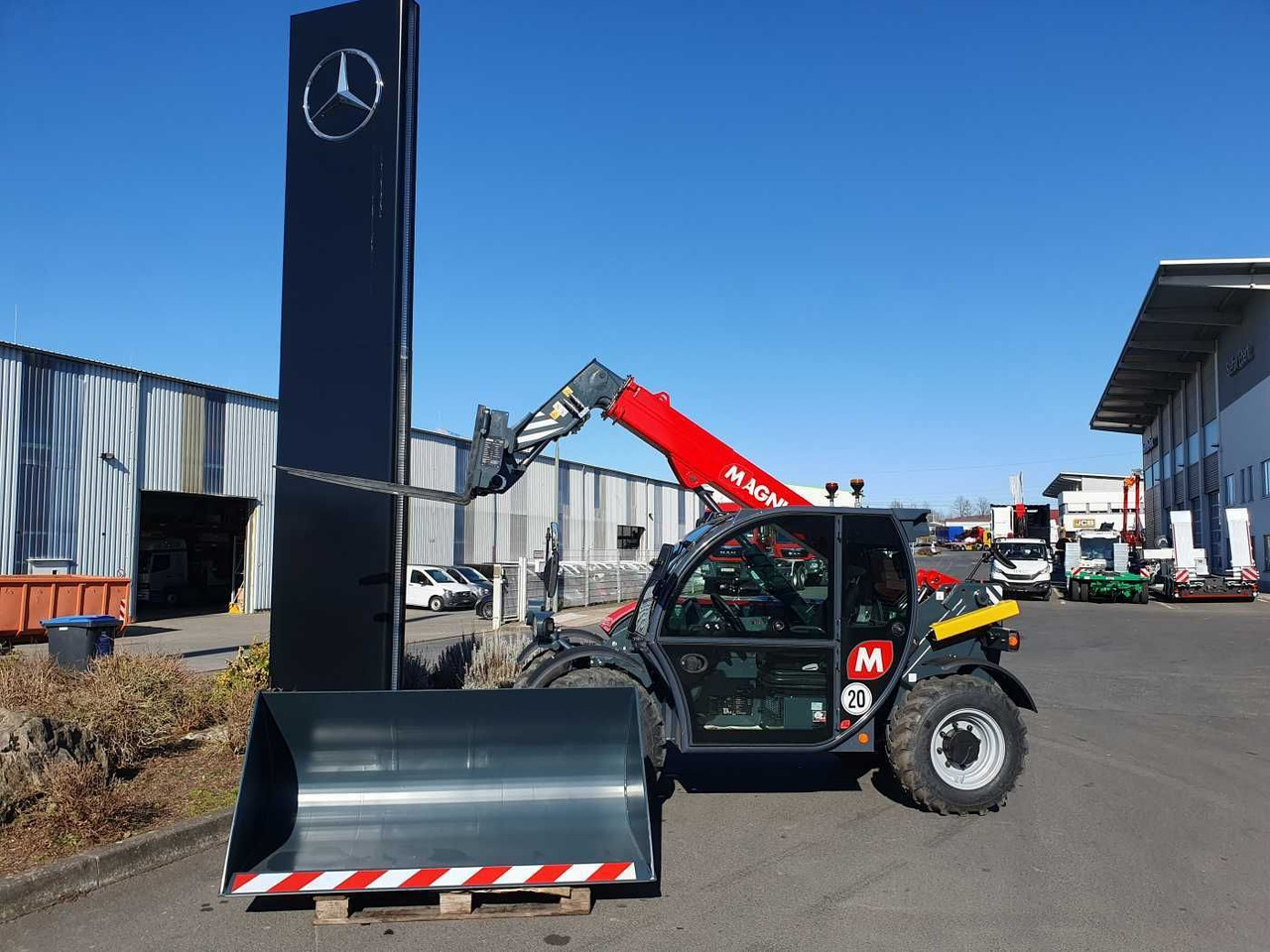 Magni TH 3.6-D5/D / 3to - 5,8m / 75PS - Chargeuse sur pneus: photos 1 Magni TH 3.6-D5/D / 3to - 5,8m / 75PS - Chargeuse sur pneus: photos 1