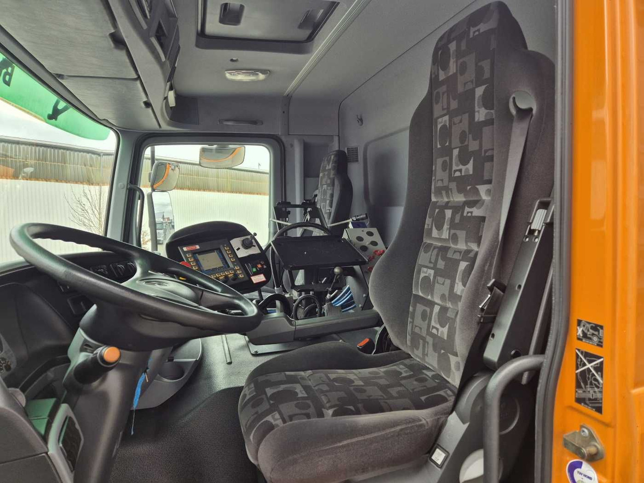 Mercedes-Benz Actros 2032 A 4x4 Bucher STKF 9500 Airport 30x — crédit-bail Mercedes-Benz Actros 2032 A 4x4 Bucher STKF 9500 Airport 30x: photos 10