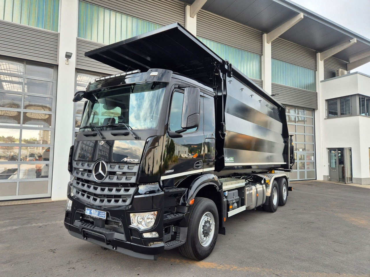 Mercedes-Benz Arocs 2751 6x2 HAD / Abroller EBERT Fällbox Q150 Mercedes-Benz Arocs 2751 6x2 HAD/ Abroller EBERT Forstbox Q150 - Camion ampliroll: photos 1 Mercedes-Benz Arocs 2751 6x2 HAD / Abroller EBERT Fällbox Q150 Mercedes-Benz Arocs 2751 6x2 HAD/ Abroller EBERT Forstbox Q150 - Camion ampliroll: photos 1