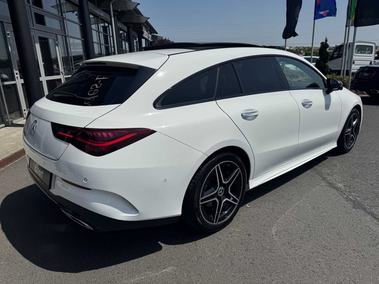 Mercedes-Benz CLA 220d Shooting Brake AMG+Pano+Distr+AHK+uvm. - Voiture: photos 4 Mercedes-Benz CLA 220d Shooting Brake AMG+Pano+Distr+AHK+uvm. - Voiture: photos 4