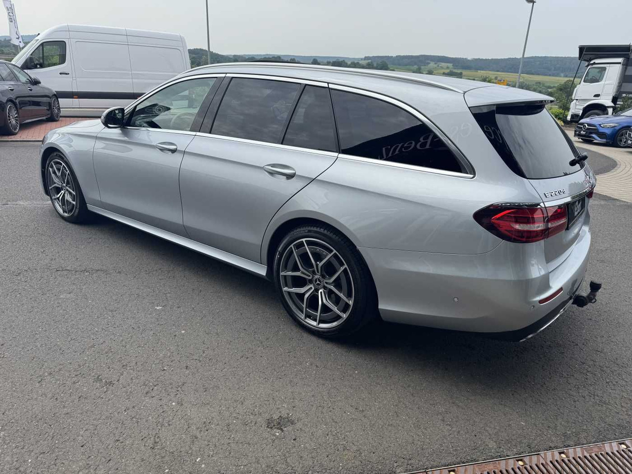Mercedes-Benz E 220d T AMG+AHK+ESD+RKamera+TotW+ Ambiente - Voiture: photos 3 Mercedes-Benz E 220d T AMG+AHK+ESD+RKamera+TotW+ Ambiente - Voiture: photos 3