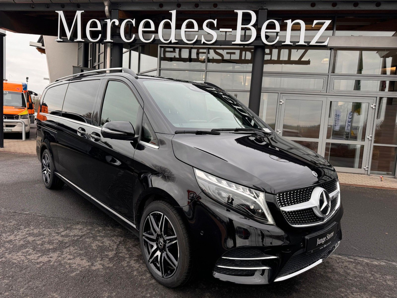Mercedes-Benz V 300 4MATIC AVA ED AMG Extral AIRMATIC Stdh AHK - Transport de personnes: photos 1 Mercedes-Benz V 300 4MATIC AVA ED AMG Extral AIRMATIC Stdh AHK - Transport de personnes: photos 1
