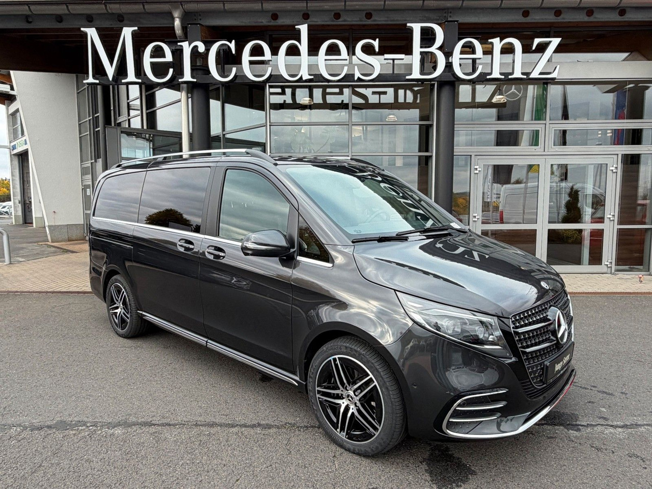 Mercedes-Benz V 300 d 4MATIC EXCLUSIVE AMG Panorama Standheiz - Transport de personnes: photos 1 Mercedes-Benz V 300 d 4MATIC EXCLUSIVE AMG Panorama Standheiz - Transport de personnes: photos 1