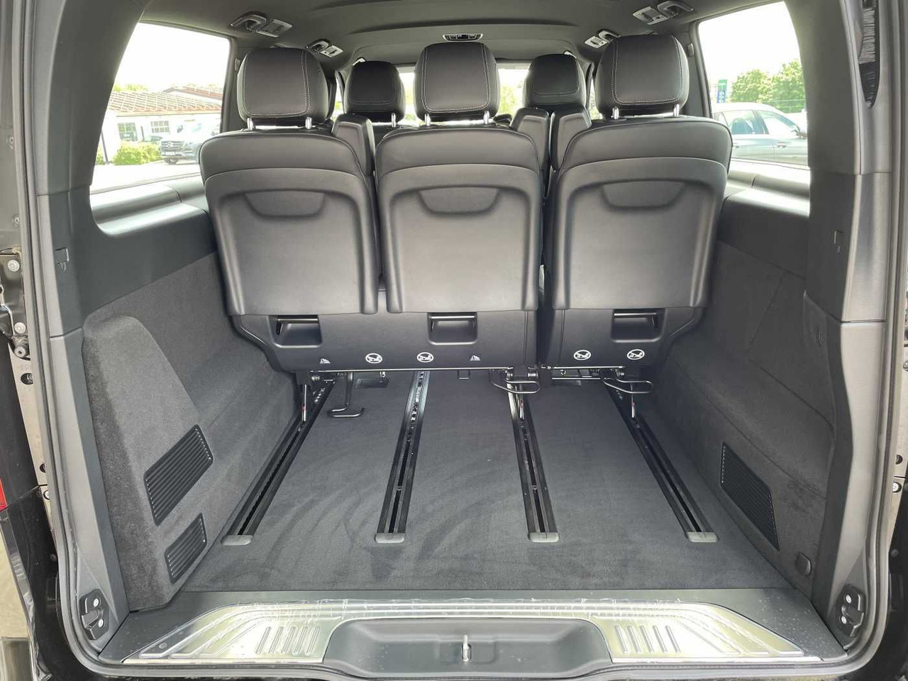 Mercedes-Benz V 300 d AVA 4MATIC AMG Kühlschrank AIRMATIC - Voiture break: photos 5 Mercedes-Benz V 300 d AVA 4MATIC AMG Kühlschrank AIRMATIC - Voiture break: photos 5