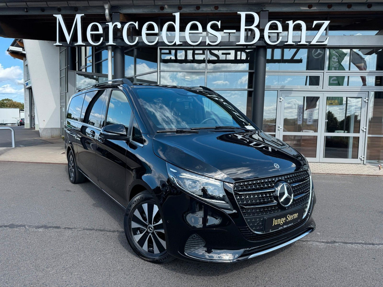 Mercedes-Benz V 300 d AVANTGARDE Extralang 360Kamera Standheiz - Transport de personnes: photos 1 Mercedes-Benz V 300 d AVANTGARDE Extralang 360Kamera Standheiz - Transport de personnes: photos 1