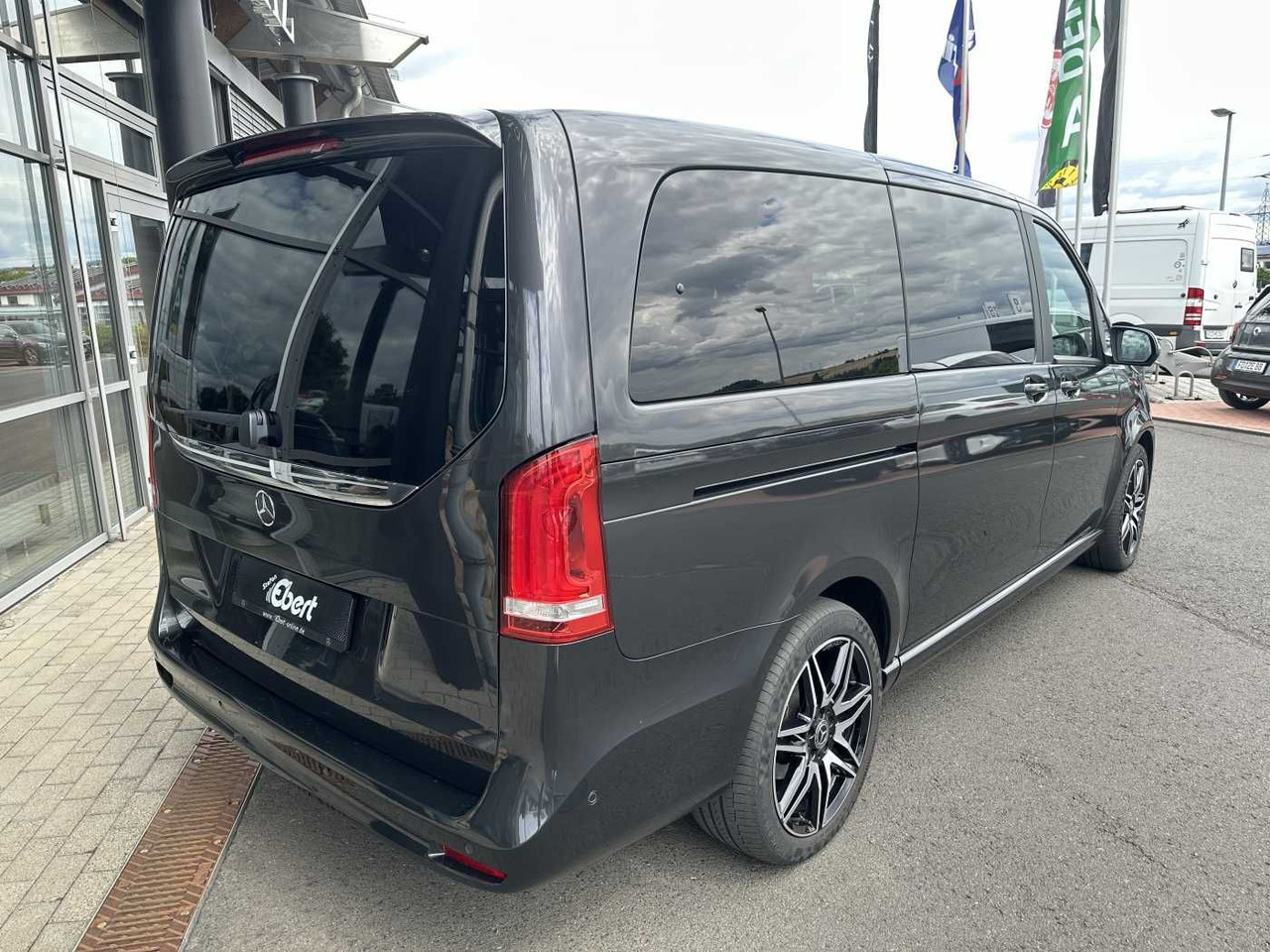 Mercedes-Benz V 300 d EDITION AMG AHK Tisch Leder ILS 7Sitze - Transport de personnes: photos 4 Mercedes-Benz V 300 d EDITION AMG AHK Tisch Leder ILS 7Sitze - Transport de personnes: photos 4
