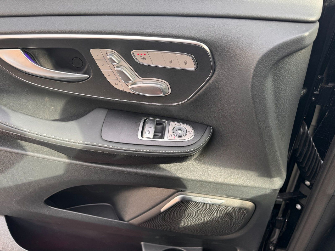 Transport de personnes Mercedes-Benz V 300 d EXCLUSIVE AIRMATIC AHK2,5 Standheiz: photos 20