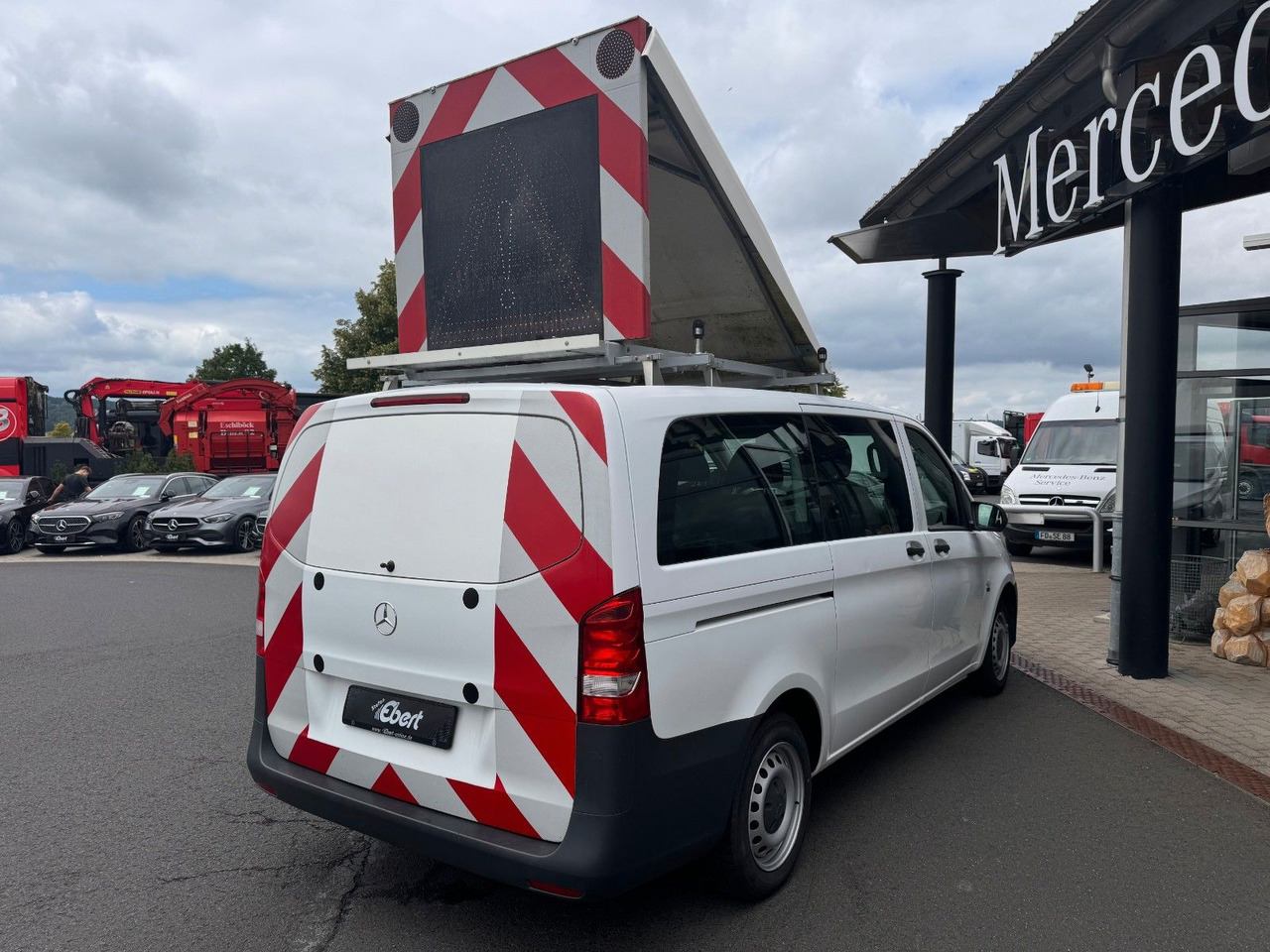 Mercedes-Benz Vito 111 CDI Tourer Begleitfahrzeug BF3+ / WVZ - Transport de personnes: photos 3 Mercedes-Benz Vito 111 CDI Tourer Begleitfahrzeug BF3+ / WVZ - Transport de personnes: photos 3