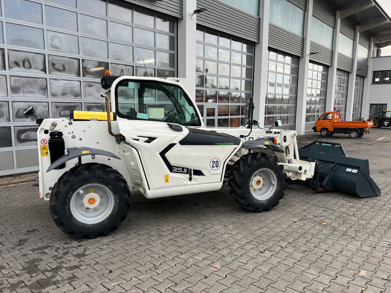 Merlo P35.11 / nur 148h! / Pratzenabstützung - Chargeuse sur pneus: photos 3 Merlo P35.11 / nur 148h! / Pratzenabstützung - Chargeuse sur pneus: photos 3