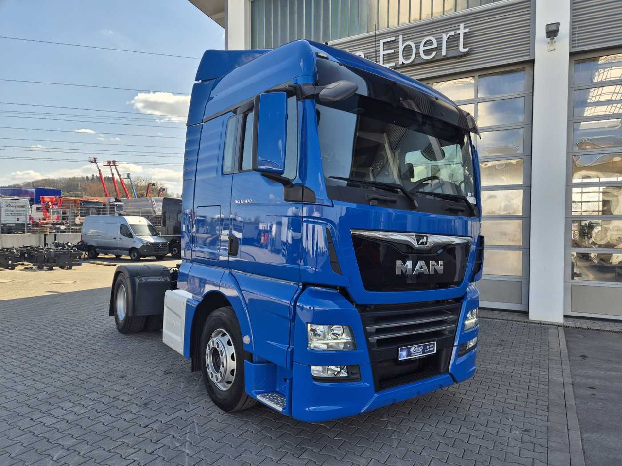 MAN TGX 18.470 4x2 LLS Fahrschule 5 Sitze Intarder - Tracteur routier: photos 2 MAN TGX 18.470 4x2 LLS Fahrschule 5 Sitze Intarder - Tracteur routier: photos 2