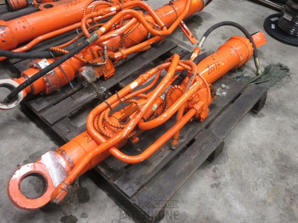 Hitachi Hitachi ZX210 nostosylinteri ID 2617 UUSI - Vérin hydraulique pour Engins de chantier: photos 2 Hitachi Hitachi ZX210 nostosylinteri ID 2617 UUSI - Vérin hydraulique pour Engins de chantier: photos 2