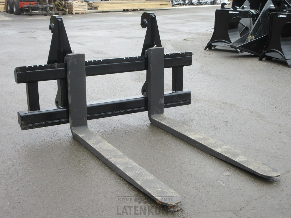Volvo Trukkipiikit 11000kg 2000mm/1800mm 4A Volvo L150-L180 - Fourches pour Engins de chantier: photos 1 Volvo Trukkipiikit 11000kg 2000mm/1800mm 4A Volvo L150-L180 - Fourches pour Engins de chantier: photos 1