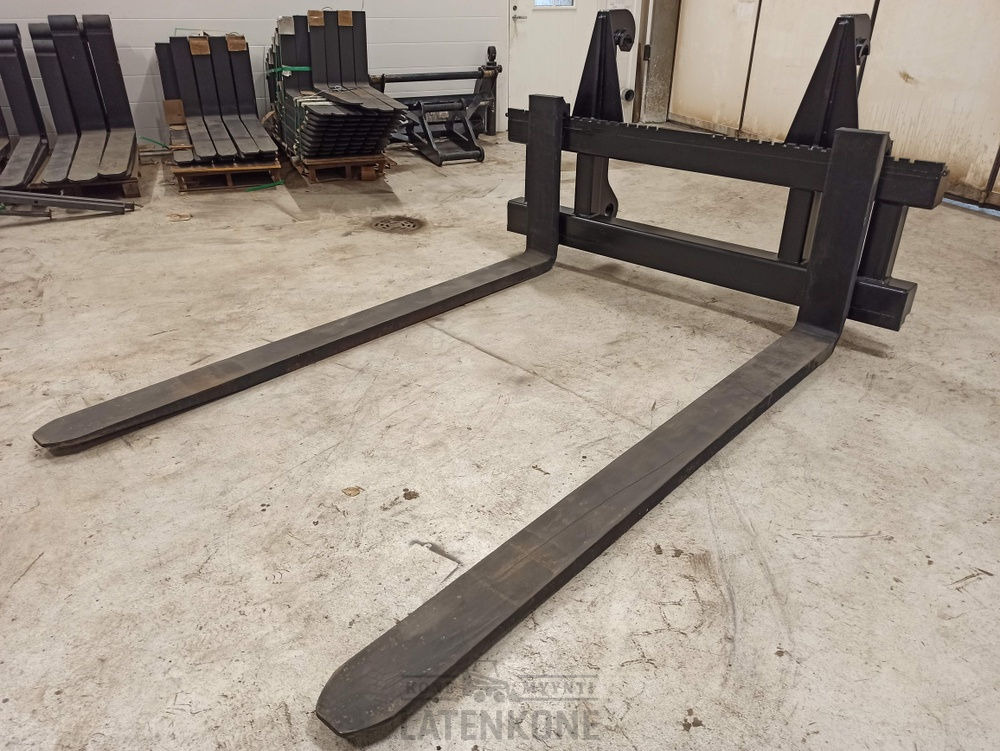 Volvo Trukkipiikit 11000kg 2000mm/2400mm 4A Volvo L150-L180 - Fourches pour Engins de chantier: photos 3 Volvo Trukkipiikit 11000kg 2000mm/2400mm 4A Volvo L150-L180 - Fourches pour Engins de chantier: photos 3