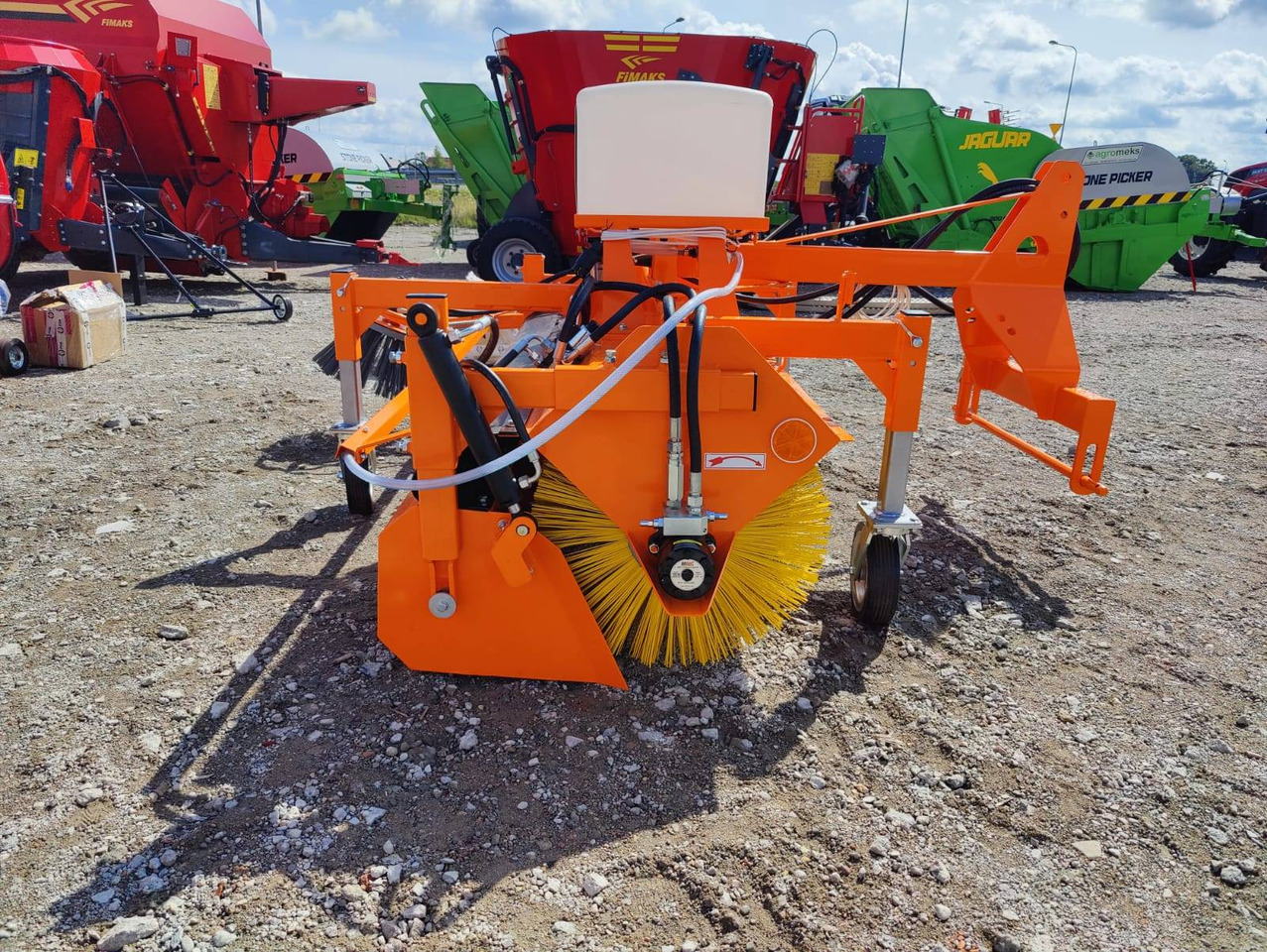 POM Augustów 2m Zamiatarka Typ T801/2 - dostępna od ręki! - Brosse pour Véhicule de voirie/ Spécial: photos 2 POM Augustów 2m Zamiatarka Typ T801/2 - dostępna od ręki! - Brosse pour Véhicule de voirie/ Spécial: photos 2