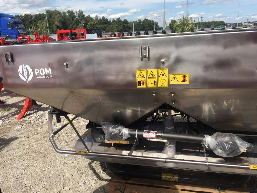 POM Augustów Rozsiewacz nawozów zawieszany ZEUS 1600L - dostępny od ręki! - Distributeur d'engrais: photos 3 POM Augustów Rozsiewacz nawozów zawieszany ZEUS 1600L - dostępny od ręki! - Distributeur d'engrais: photos 3