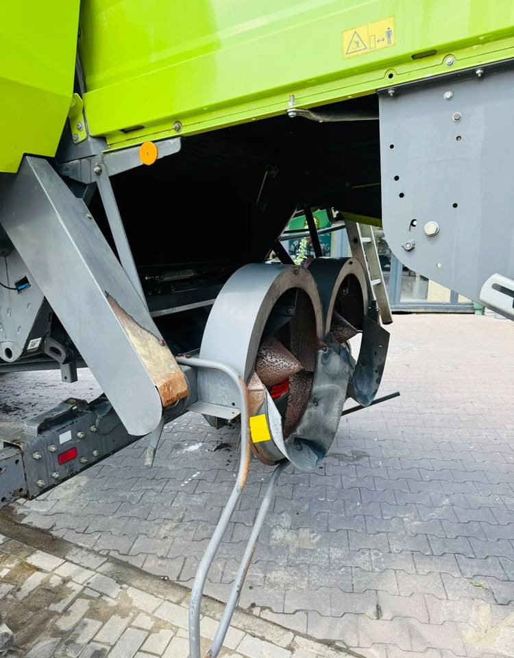 Claas Tucano 450 - Moissonneuse-batteuse: photos 4 Claas Tucano 450 - Moissonneuse-batteuse: photos 4