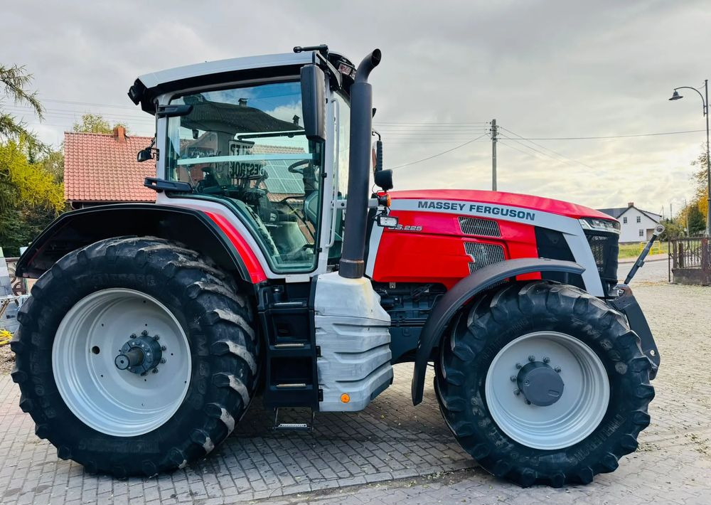 Massey Ferguson 8S.225 - Tracteur agricole: photos 4 Massey Ferguson 8S.225 - Tracteur agricole: photos 4