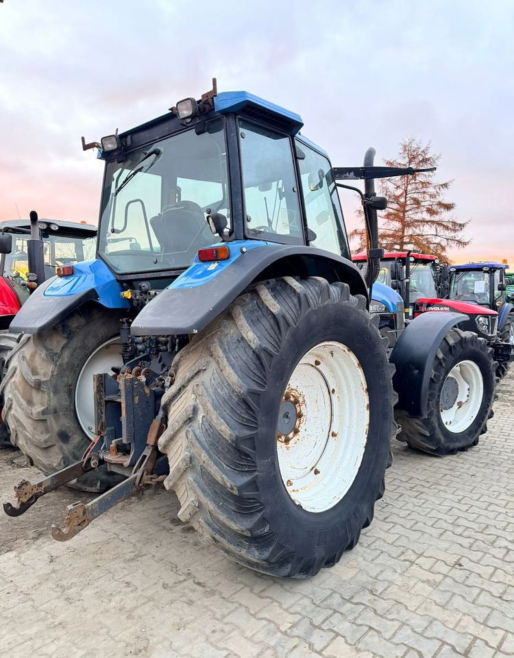 New Holland 8360 - Tracteur agricole: photos 5 New Holland 8360 - Tracteur agricole: photos 5