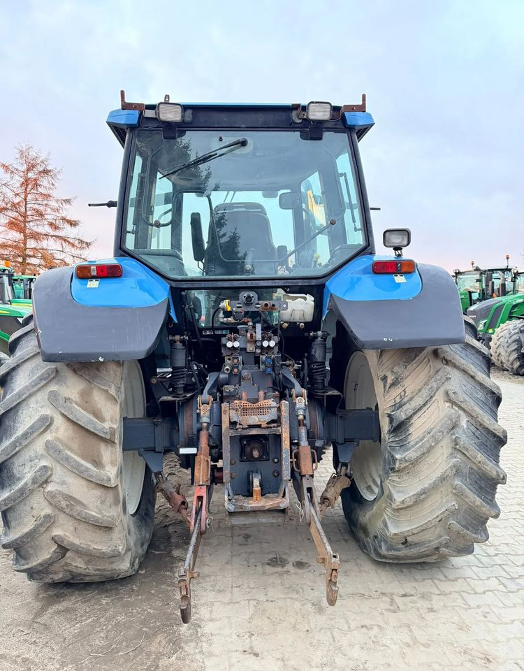 New Holland 8360 - Tracteur agricole: photos 4 New Holland 8360 - Tracteur agricole: photos 4