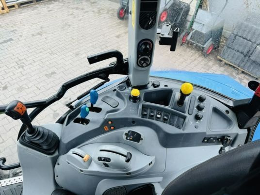 New Holland T5.115 - Tracteur agricole: photos 5 New Holland T5.115 - Tracteur agricole: photos 5
