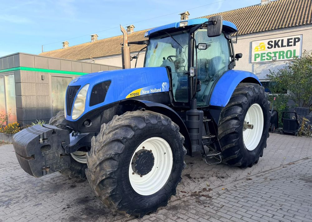 New Holland T7050 - Tracteur agricole: photos 1 New Holland T7050 - Tracteur agricole: photos 1