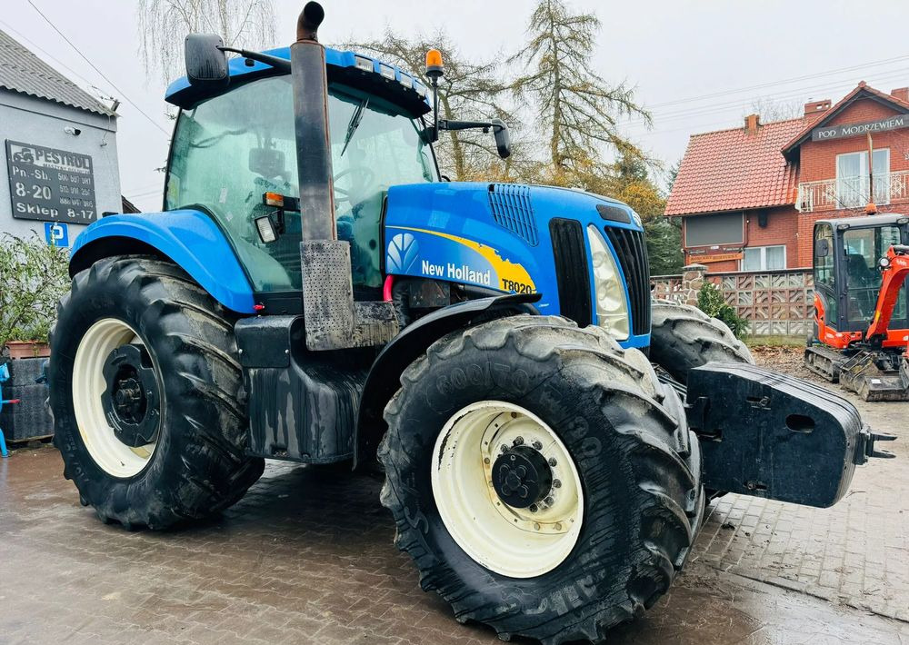 New Holland T8020 - Tracteur agricole: photos 4 New Holland T8020 - Tracteur agricole: photos 4