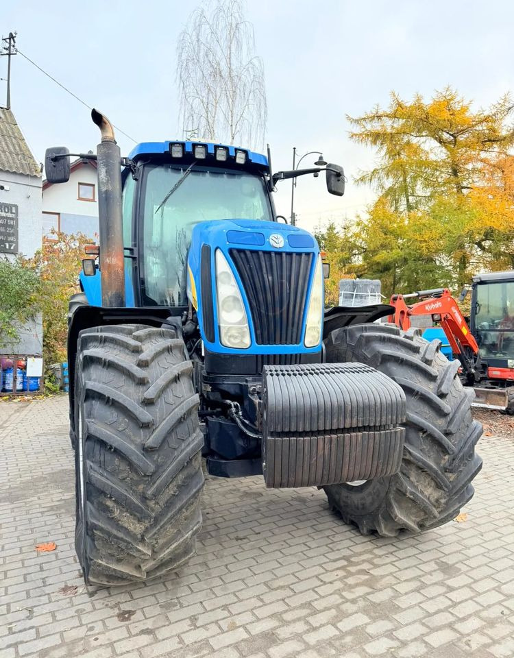 New Holland T8030 - Tracteur agricole: photos 3 New Holland T8030 - Tracteur agricole: photos 3