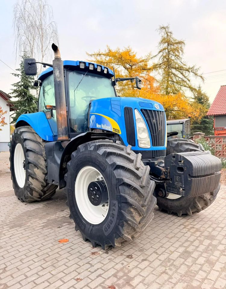 New Holland T8030 - Tracteur agricole: photos 2 New Holland T8030 - Tracteur agricole: photos 2